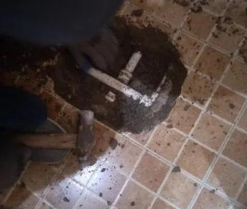 永春卫生间漏水维修公司为您分享下卫生间渗水如何处理及注意事项